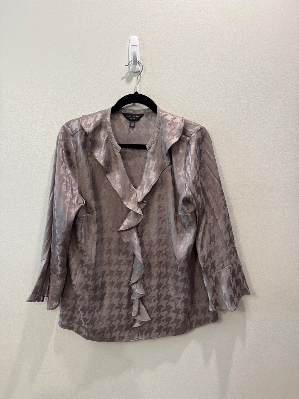 Investments Riley Ruffle V-Neck Blouse with Houndstooth Design Silver/Grey Sz M
